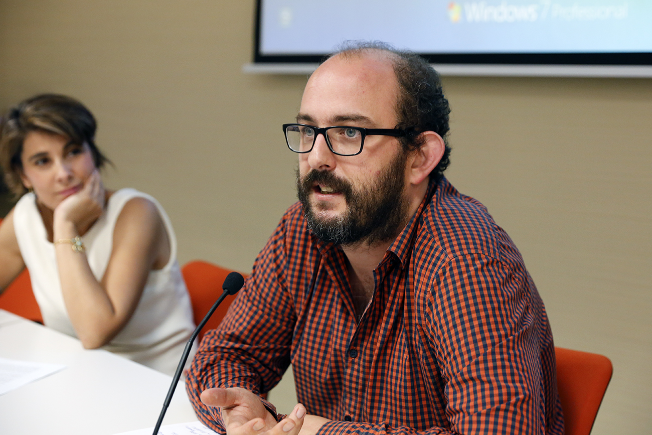 Borja Cobeaga: “La sátira es necesaria para combatir la violencia sorda del País Vasco”